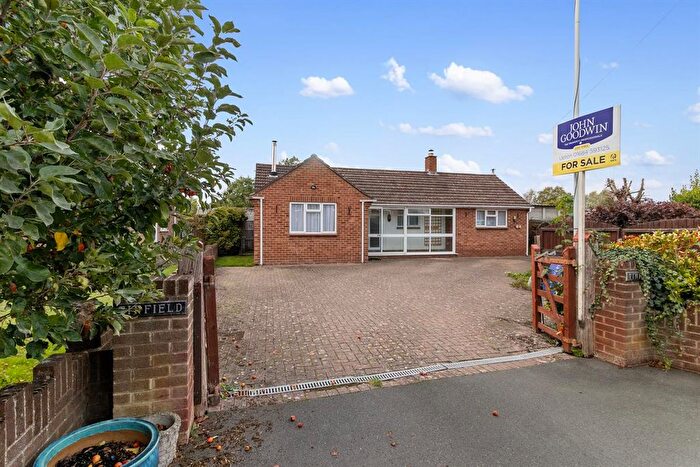 3 Bedroom Bungalow For Sale In Old Street, Upton-Upon-Severn, Worcestershire, WR8