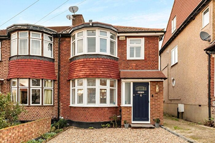 3 Bedroom Semi Detached House For Sale In Cuckoo Dene, Hanwell, W7