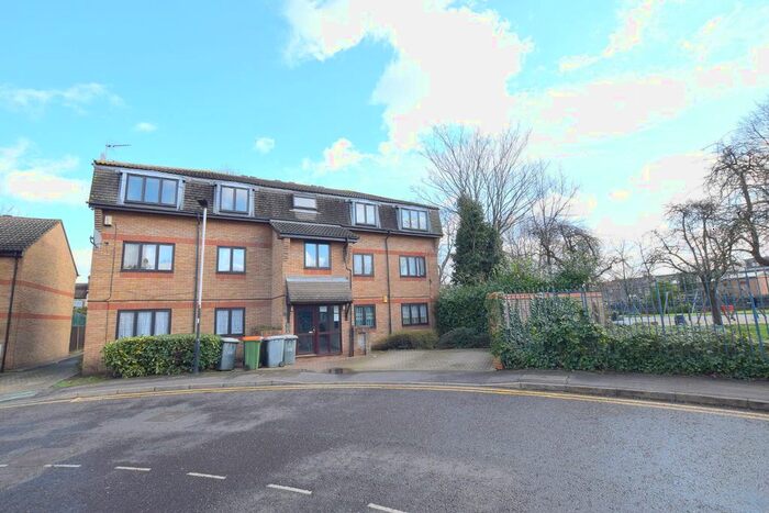 1 Bedroom Flat To Rent In Magpie Close, Forest Gate, E7