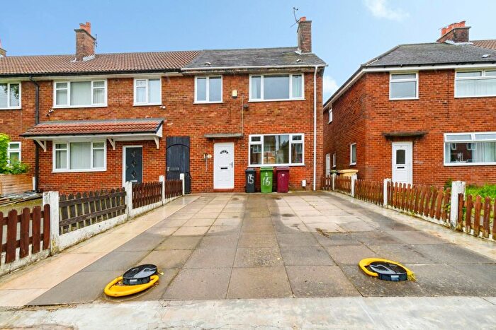 3 Bedroom Mews For Sale In Rydal Grove, Farnworth, Bolton, Greater Manchester, BL4