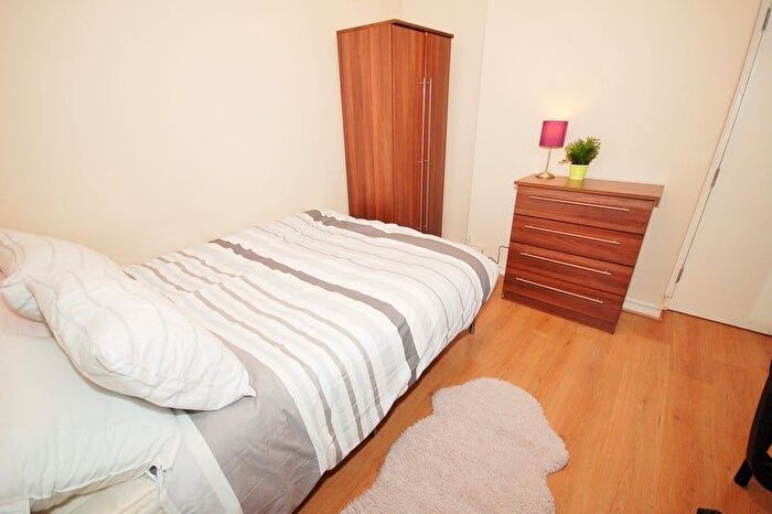 5 Bedroom Flat To Rent In White City Estate, London, W12