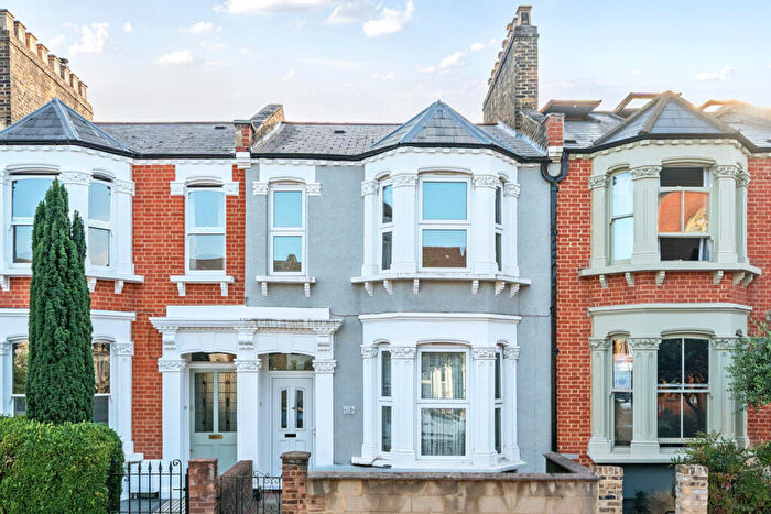 3 Bedroom Terraced House For Sale In Ivydale Road, London, SE15