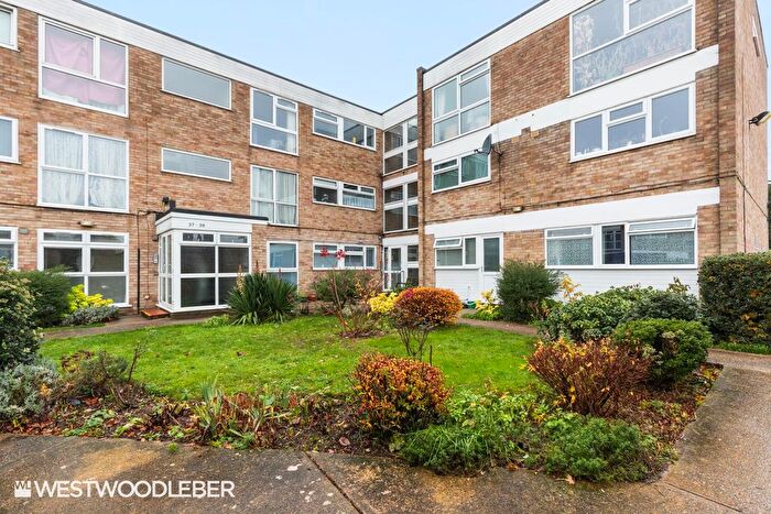 3 Bedroom Flat For Sale In Park View, Hoddesdon, EN11