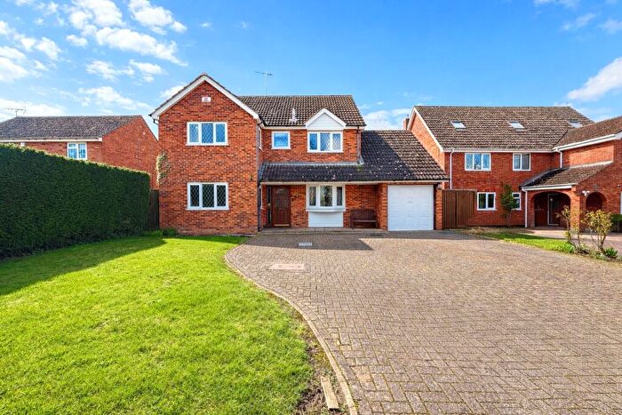 4 Bedroom Detached House To Rent In Bedford Road, Rushden, Northamptonshire, NN10