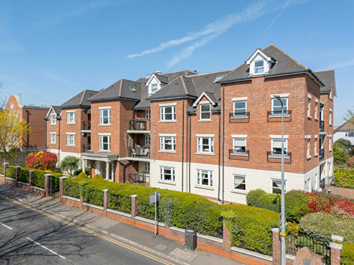 2 Bedroom Apartment For Sale In Manor Road, Chigwell, Essex, IG7