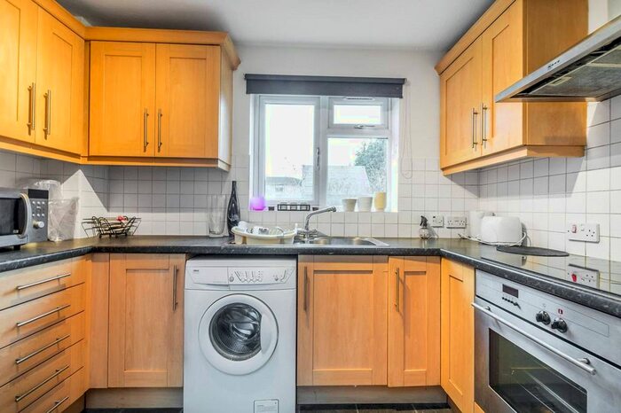 3 Bedroom Flat To Rent In Wallis Road, Southall UB1