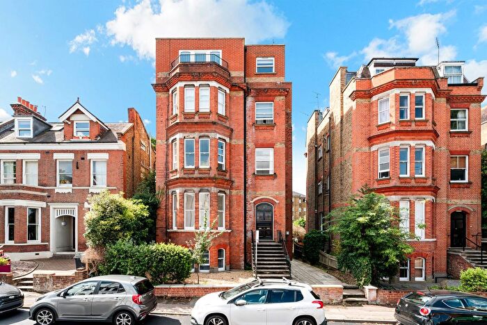 2 Bedroom Flat To Rent In Claremont Gardens, Surbiton, KT6