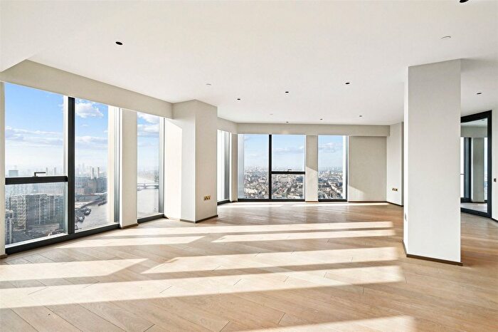 3 Bedroom Flat To Rent In Nine Elms Lane, London, SW8