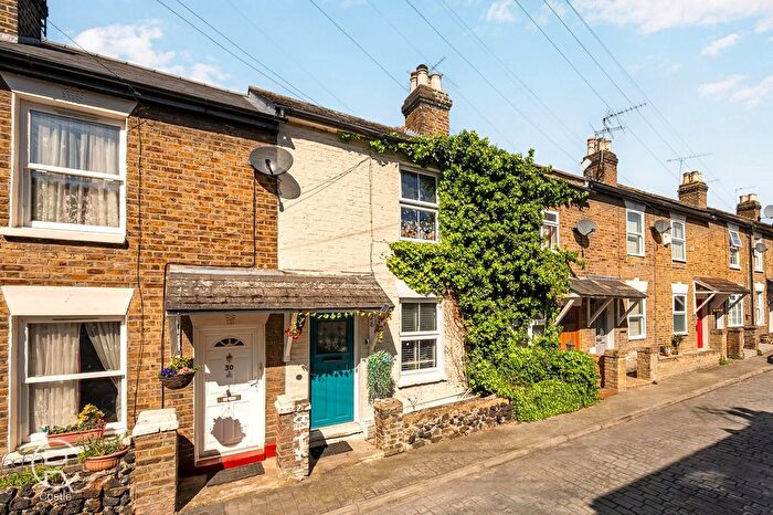 2 Bedroom Cottage For Sale In St Andrews Road, Hanwell, London, W7