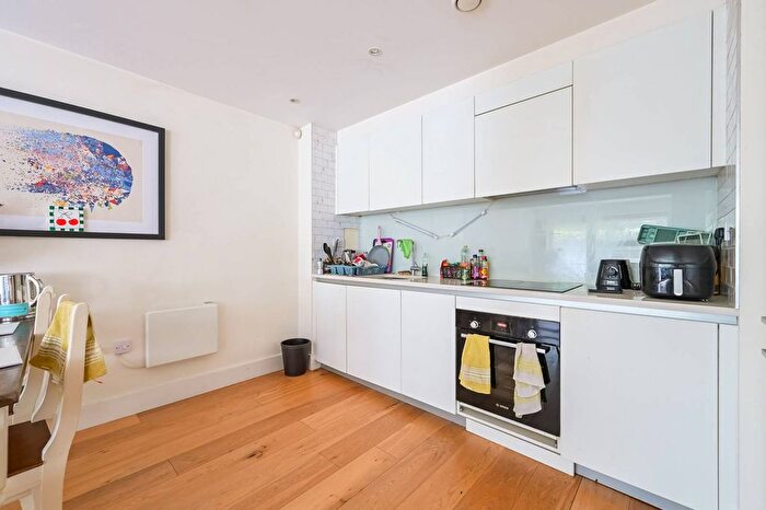 2 Bedroom Flat To Rent In , Finsbury Park, London, N7