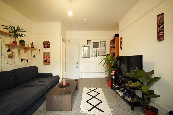 2 Bedroom Flat To Rent In Cheltenham Road, Stokes Croft, Bristol, BS6