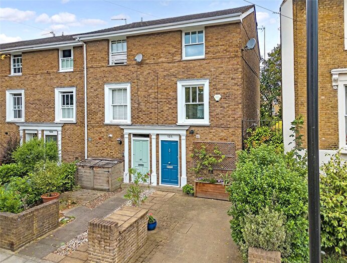 3 Bedroom End Terrace House For Sale In De Beauvoir Road, Islington, London, N1