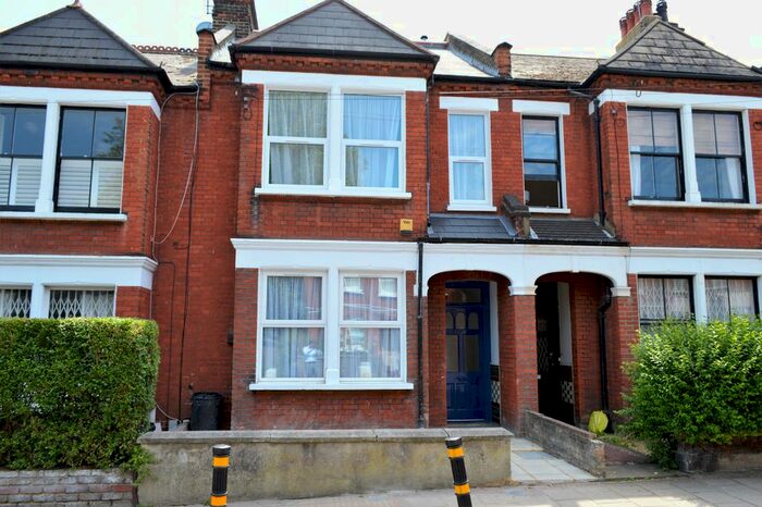 2 Bedroom Flat To Rent In Franciscan Road, Tooting Bec, London, SW17