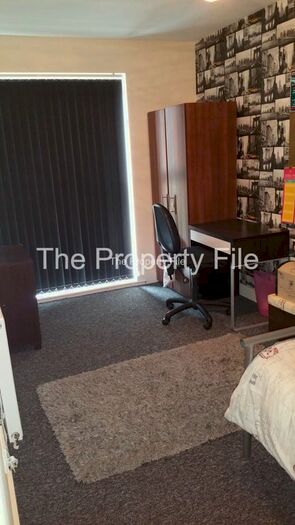 5 Bedroom Town House To Rent In Dryden Street, Manchester M13