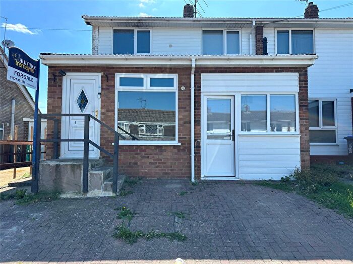 3 Bedroom End Of Terrace House For Sale In The Firs, Daventry, Northamptonshire, NN11