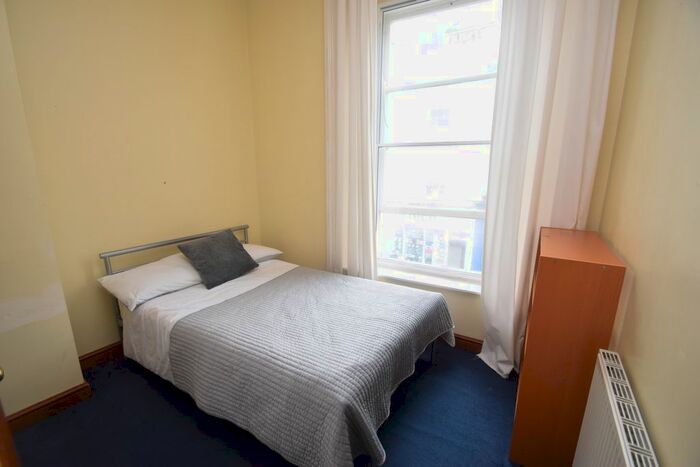 2 Bedroom Flat To Rent In Market Street, Falmouth TR11