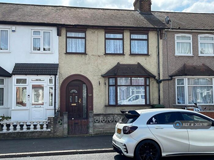 3 Bedroom Terraced House To Rent In Roman Road, London, E6