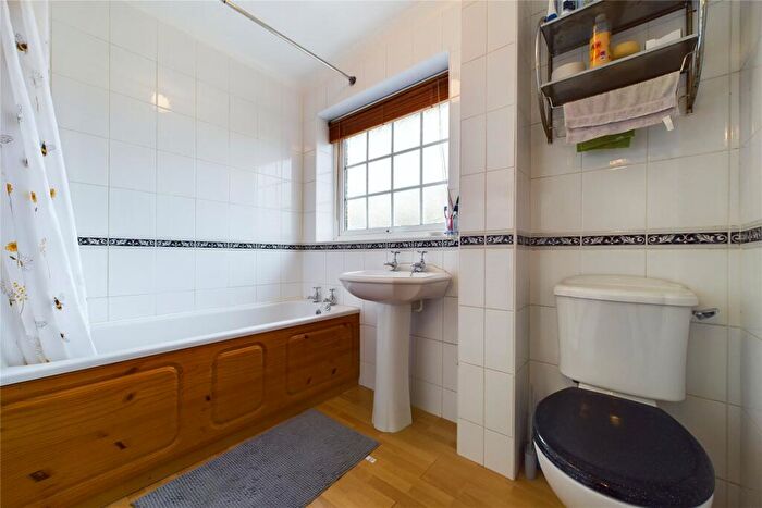 5 Bedroom Detached House For Sale In Fairwater Drive, Woodley, Reading, Berkshire, RG5
