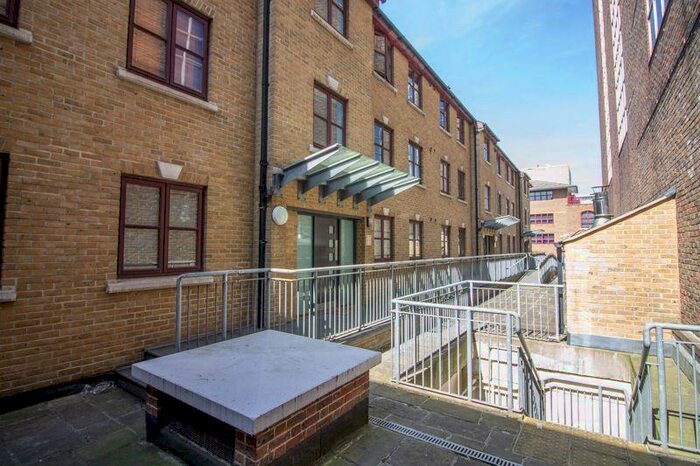 2 Bedroom Apartment To Rent In Kingsley Mews, Wapping, E1W