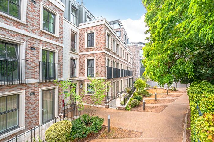 1 Bedroom Flat For Sale In Bradshaw Close, Twickenham, TW1