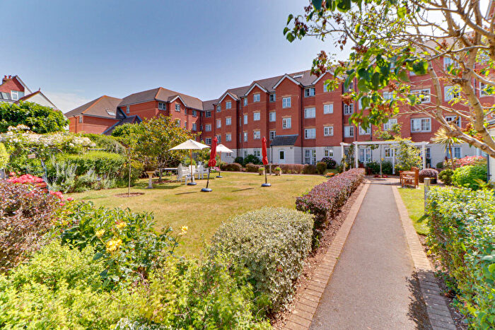 1 Bedroom Apartment For Sale In Queens Crescent, Southsea, PO5