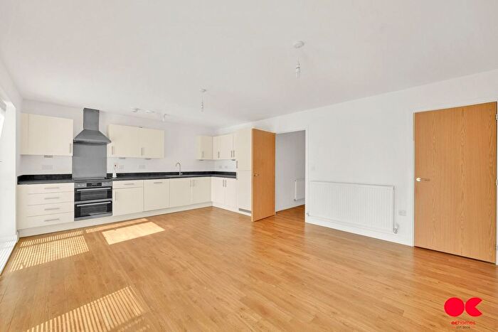 2 Bedroom Flat For Sale In Maxwell Road, Romford, RM7