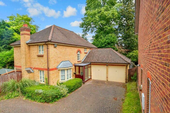 4 Bedroom Detached House For Sale In Postmill Close, Croydon, Surrey, CR0