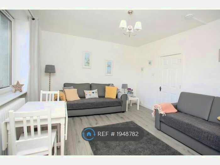 2 Bedroom Flat To Rent In St Clair Street, Edinburgh, EH6