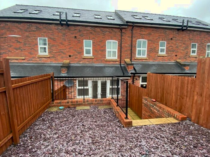 3 Bedroom Terraced House To Rent In Cholmondeley Street, Macclesfield, SK11