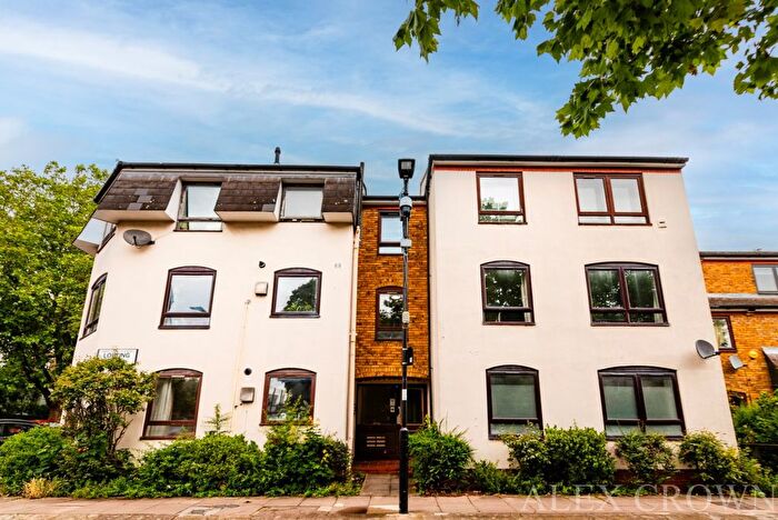 2 Bedroom Flat To Rent In Lofting Road, Angel, N1