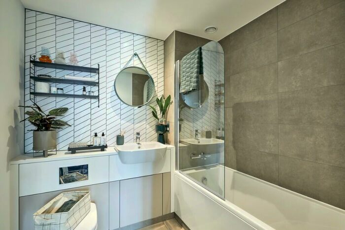 2 Bedroom Apartment To Rent In Dovetail, BS2