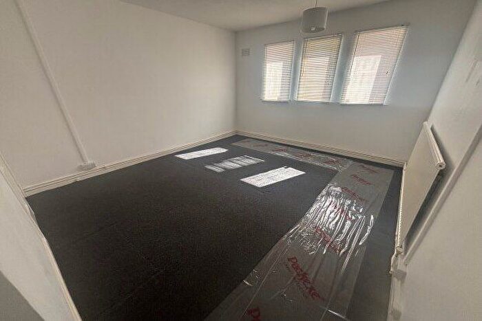 2 Bedroom Flat To Rent In Butterfield Close, Bristol, BS10