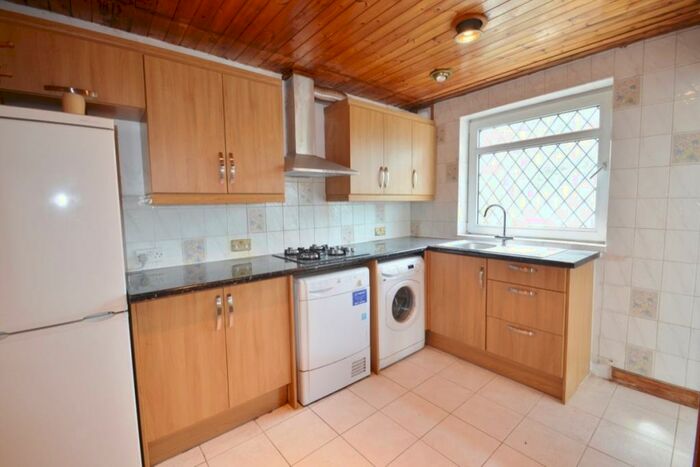 3 Bedroom Semi-Detached House To Rent In Dibdin Close, Sutton, Surrey, SM1