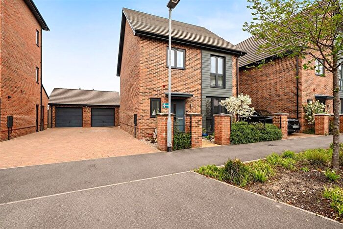3 Bedroom Detached House For Sale In St. Marys Row, Crowthorne, Berkshire, RG45