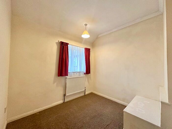 3 Bedroom End Of Terrace House For Sale In Bridgwater Close, Romford, RM3