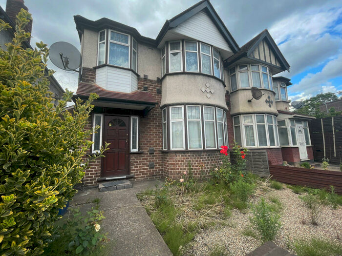 2 Bedroom Flat To Rent In Norbreck Gardens, London, NW10