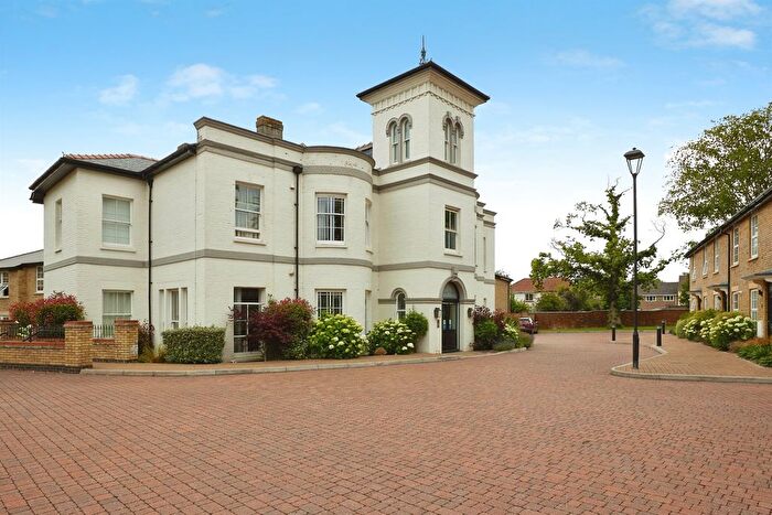 2 Bedroom Flat For Sale In Barker Close, Salisbury, SP2