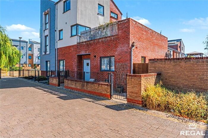 2 Bedroom Apartment For Sale In Ovington Gardens, Eastleigh, SO50