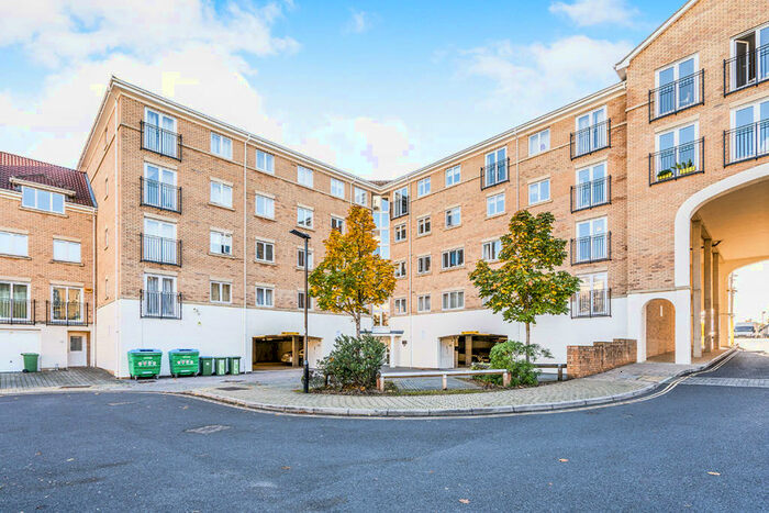 2 Bedroom Flat To Rent In The Dell, Southampton, SO15