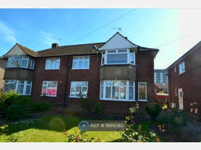 2 Bedroom Maisonette To Rent In Park Way, Feltham, TW14
