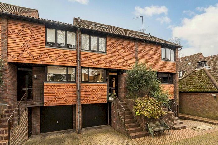 3 Bedroom Property To Rent In Mallard Place, Twickenham, TW1