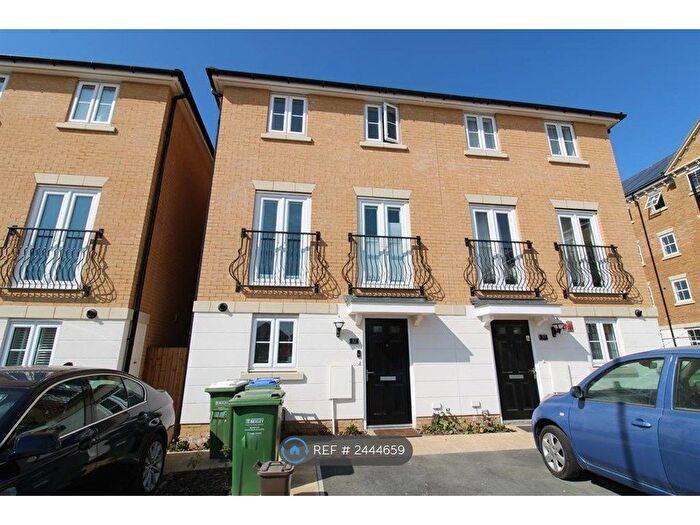 4 Bedroom Semi-Detached House To Rent In Slade Green Road, Erith, DA8