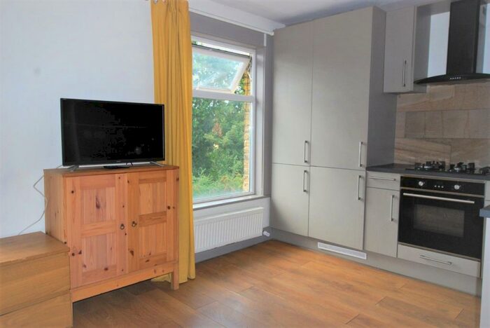 1 Bedroom Apartment To Rent In Anerley Road, London, SE20