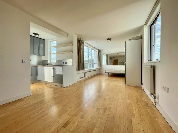 Studio To Rent In Avenue Road, London, N6