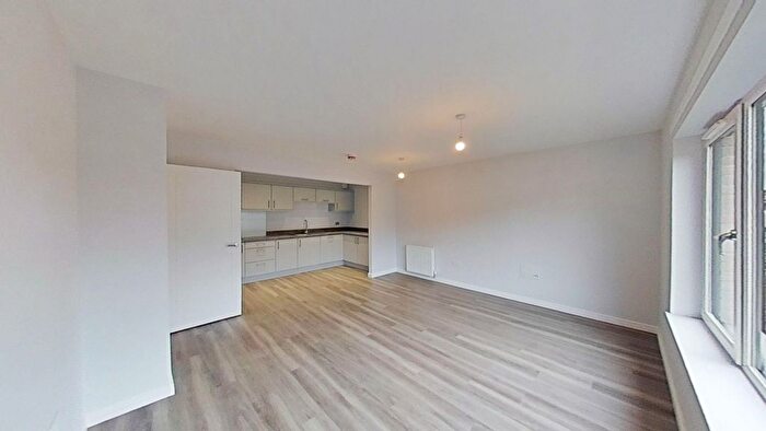 3 Bedroom Flat To Rent In Meadow Place Road, Edinburgh, EH12