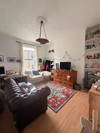 1 Bedroom Flat To Rent In Lime Hill Road, Tunbridge Wells, Kent, TN1
