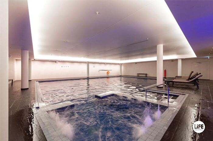 Apartment To Rent In Duckman Tower, Lincoln Plaza, Canary Wharf, London, E14