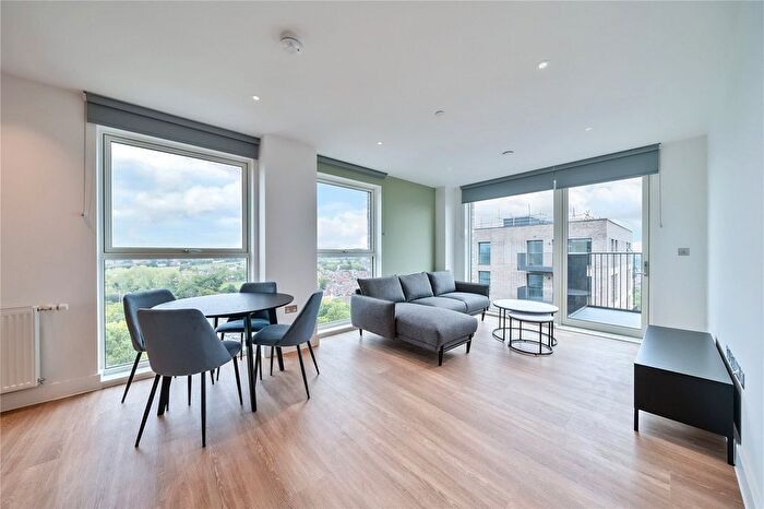 2 Bedroom Flat To Rent In Henley Cross, London, SE3