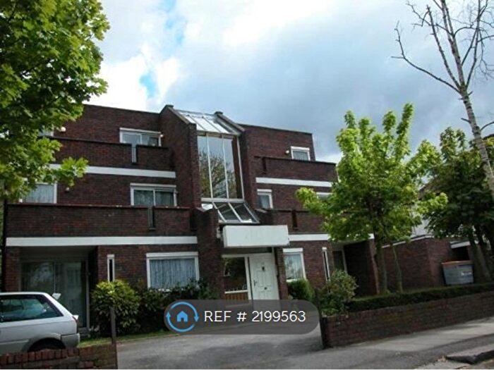 3 Bedroom Flat To Rent In Lady Hamilton Court, Hendon, NW4