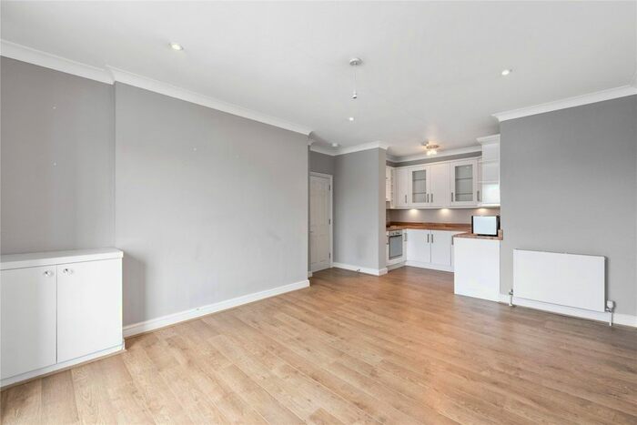 2 Bedroom Flat To Rent In Chepstow Villas, London, W11